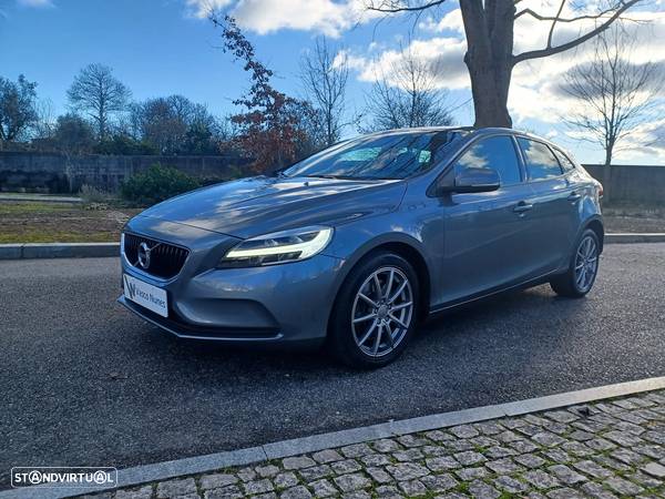 Volvo V40 2.0 D3 Momentum Geartronic - 1