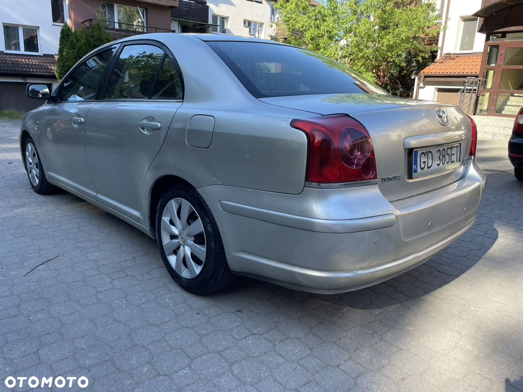 Toyota Avensis 2.0 D-4D Executive - 4