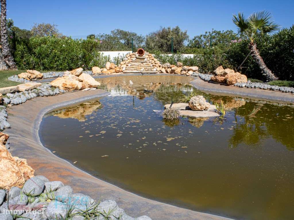 Vende-se Moradia de Luxo T5 com piscinas e Vista Mar-17