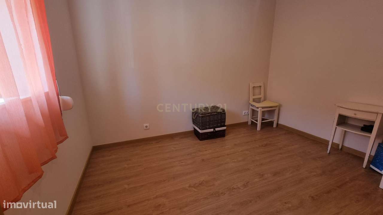 Moradia V4 com 5 assoalhadas, localizada em Arroteias - Alhos Vedros,-15