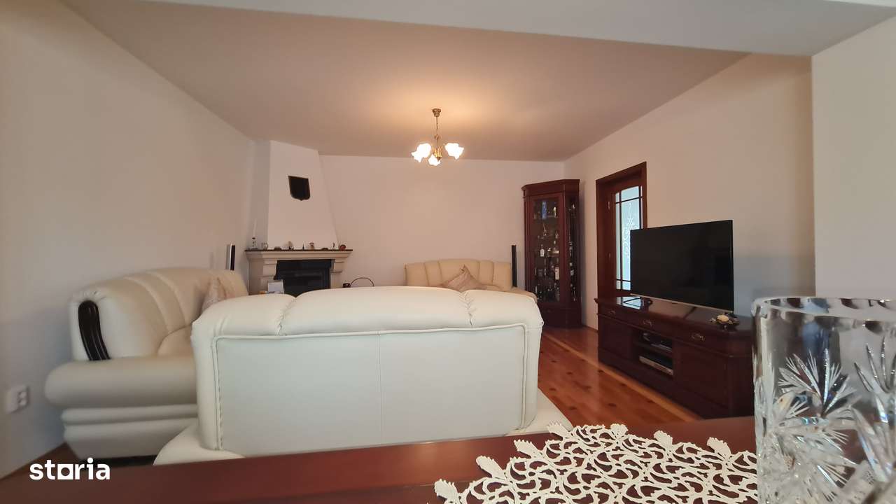 Vila impozanta in zona linistita la 15 minute de capitala!-12