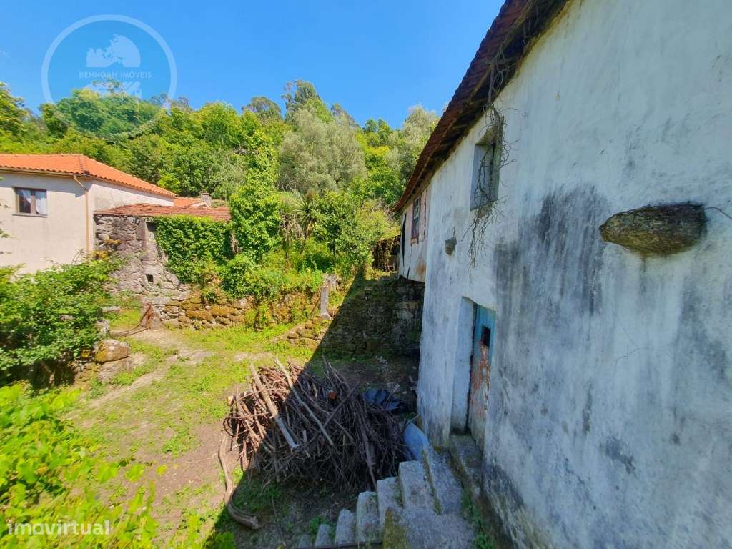 Quinta à venda para restauro em Arroteia freguesia de Rossas-7