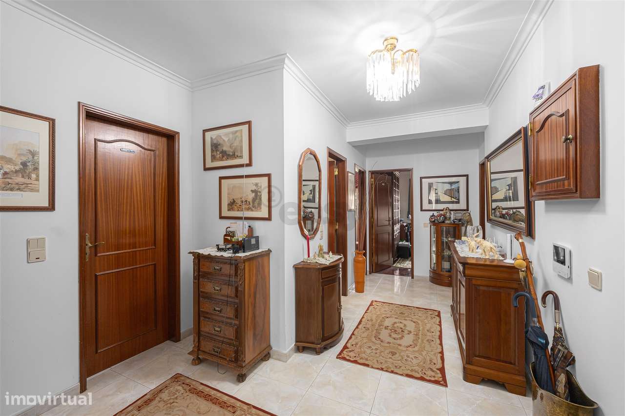 Apartamento T3 com 2 wc grande arrecadação e garagem Box (fração autón-6