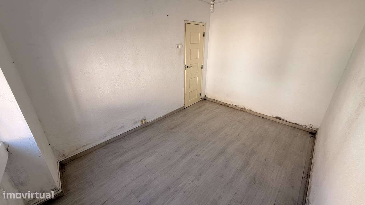 Moradia Térrea T4 no Cartaxo com Potencial de Duas Habitações-19