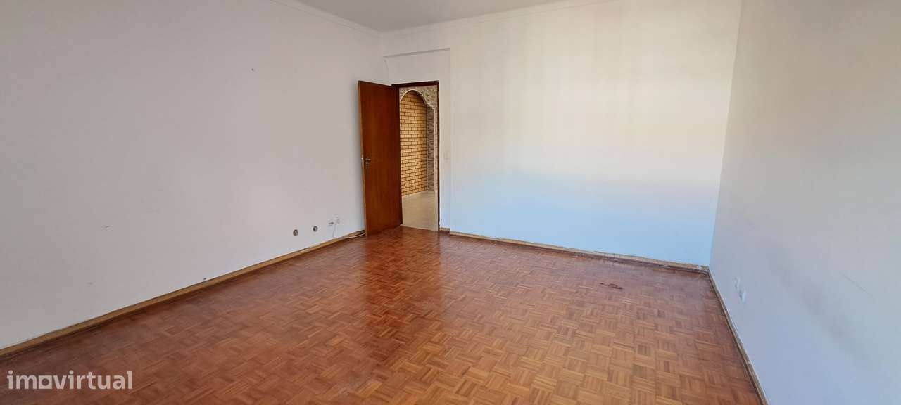 Apartamento T3 com 106m² e Arrecadação no Montijo-8