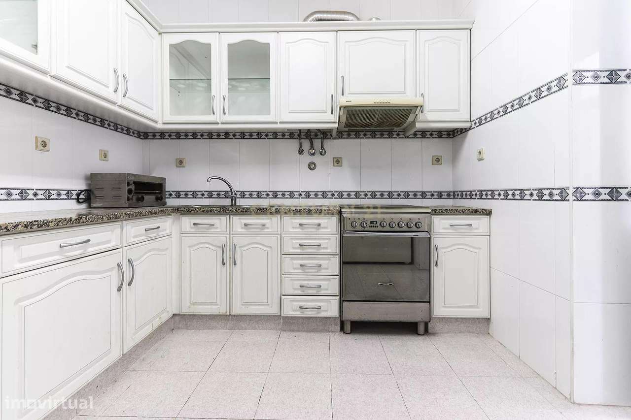 Espaçoso Apartamento T3 no coração de Lisboa-18