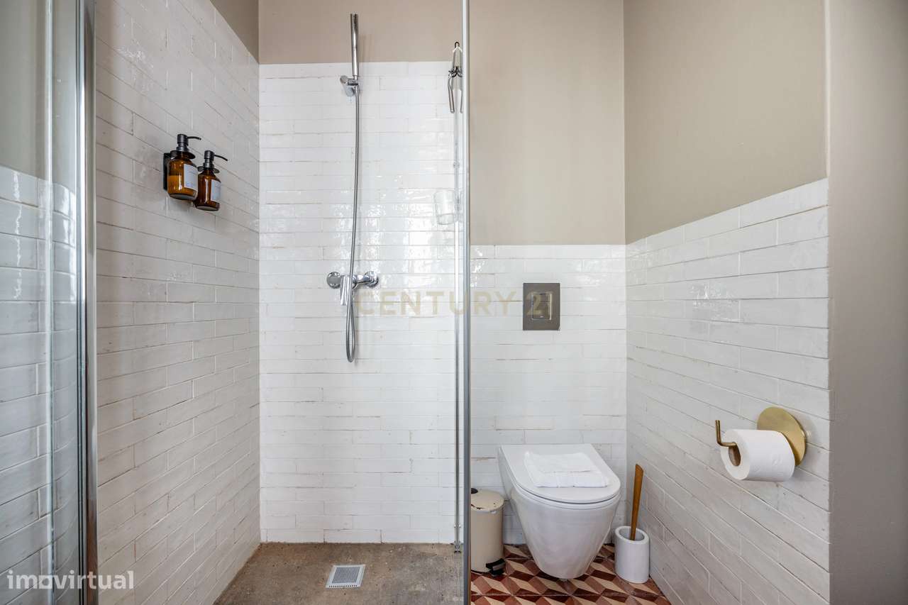 Elegante Moradia T0+2 Totalmente Renovada e Mobilada-23