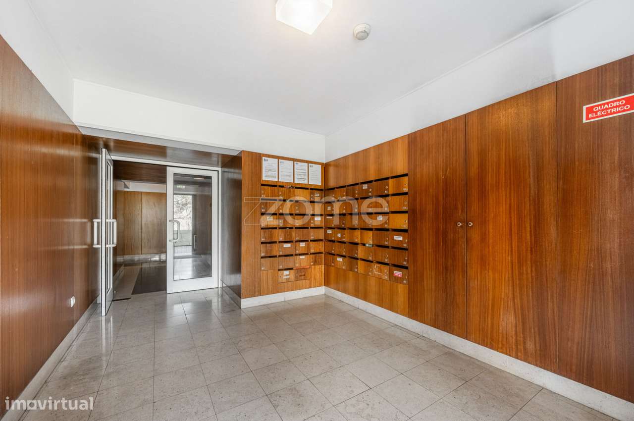 Apartamento T3 com garagem e arrumos, Foz do Douro, Porto-43