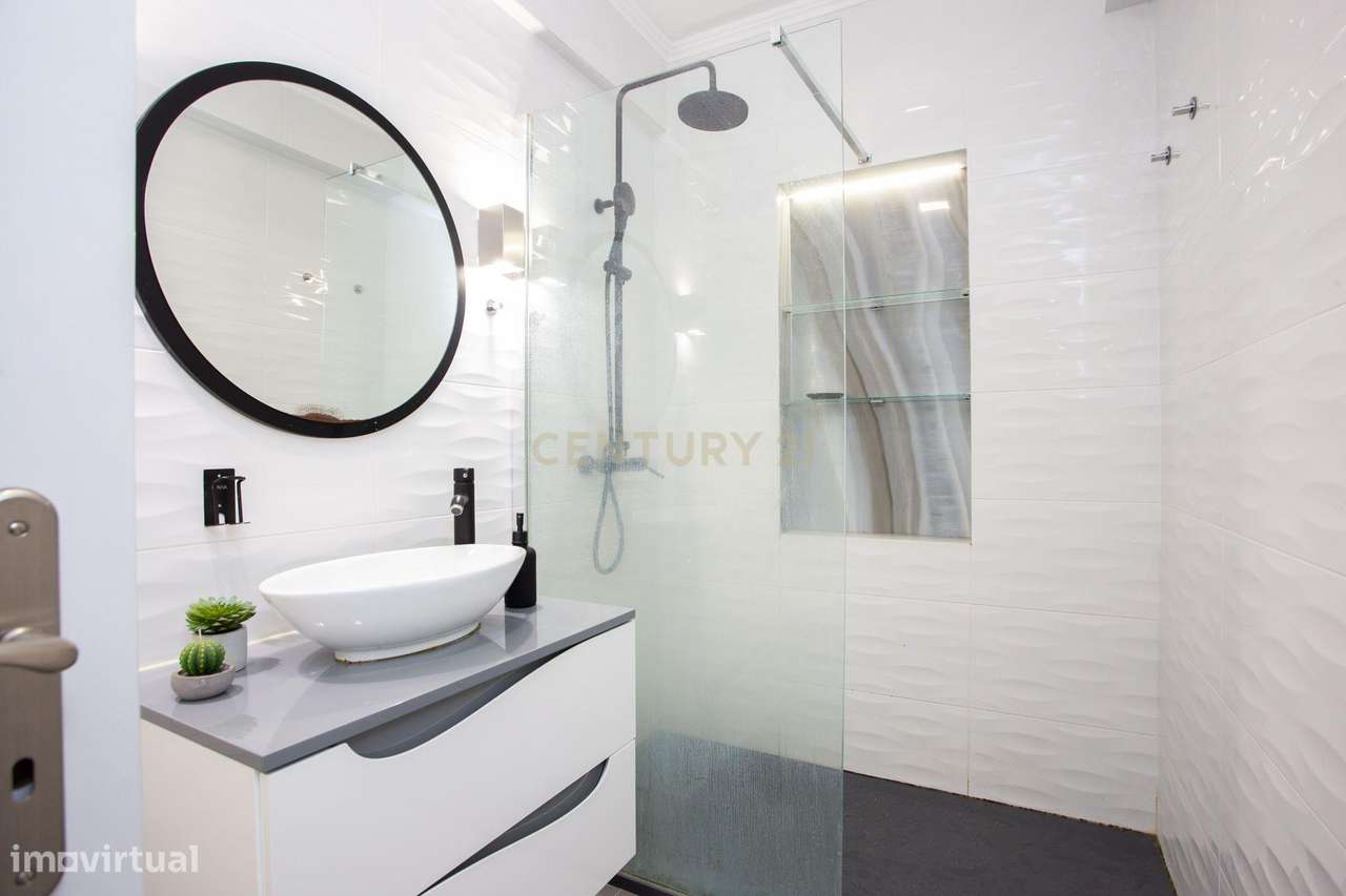 Apartamento T2 a venda Renovado e Mobilado | Pronto a Habitar-6