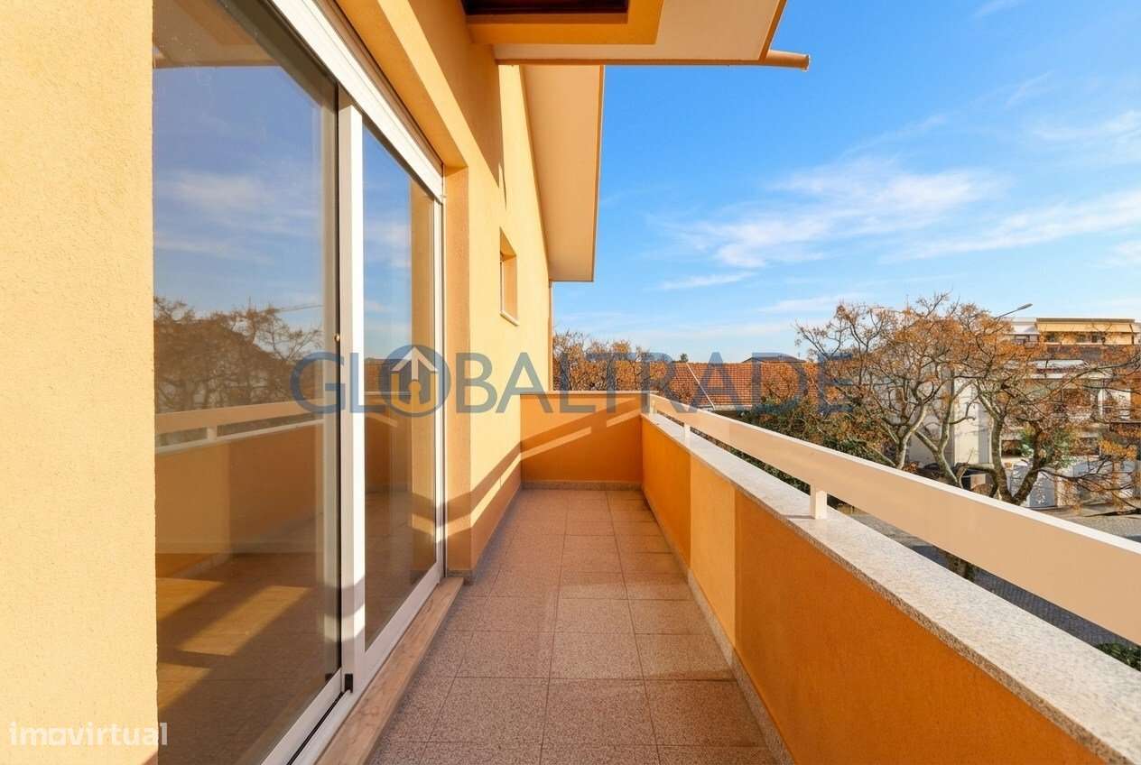 Apartamento T3 Renovado & Equipado em Águas Santas-37