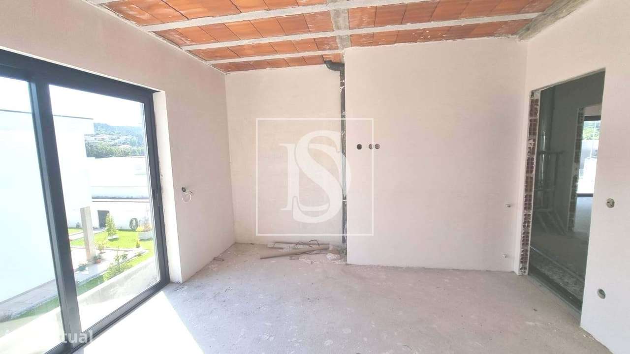 Moradia T3 independente, em construção, na Póvoa de Lanhoso-25