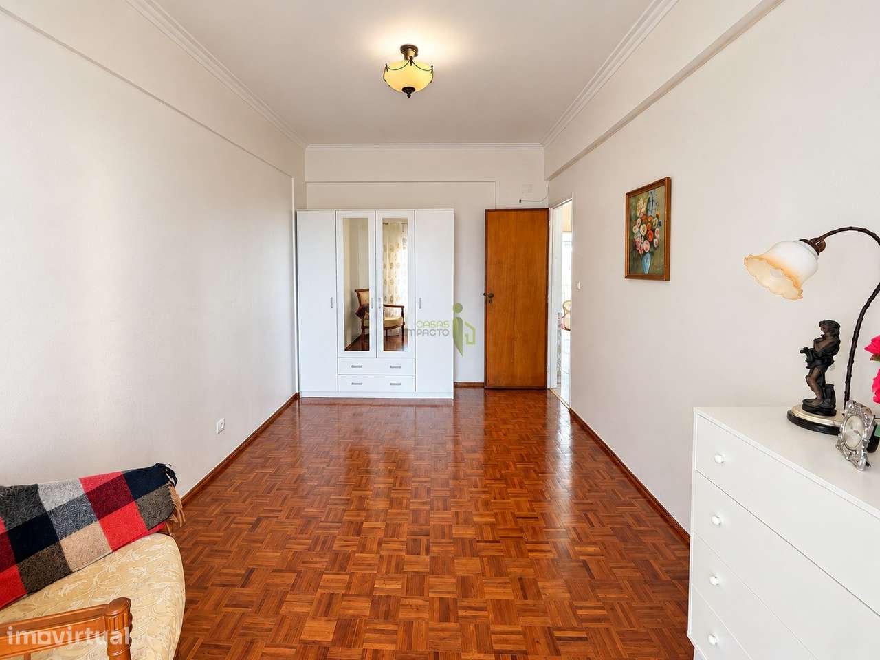 Apartamento T2 com Varanda, Elevador  | Junto a Comércio, Escolas e Tr-10
