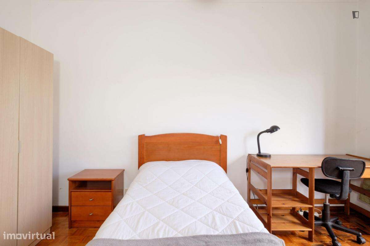 Quarto - localizado em Conchada Coimbra - Grande imagem: 2/10