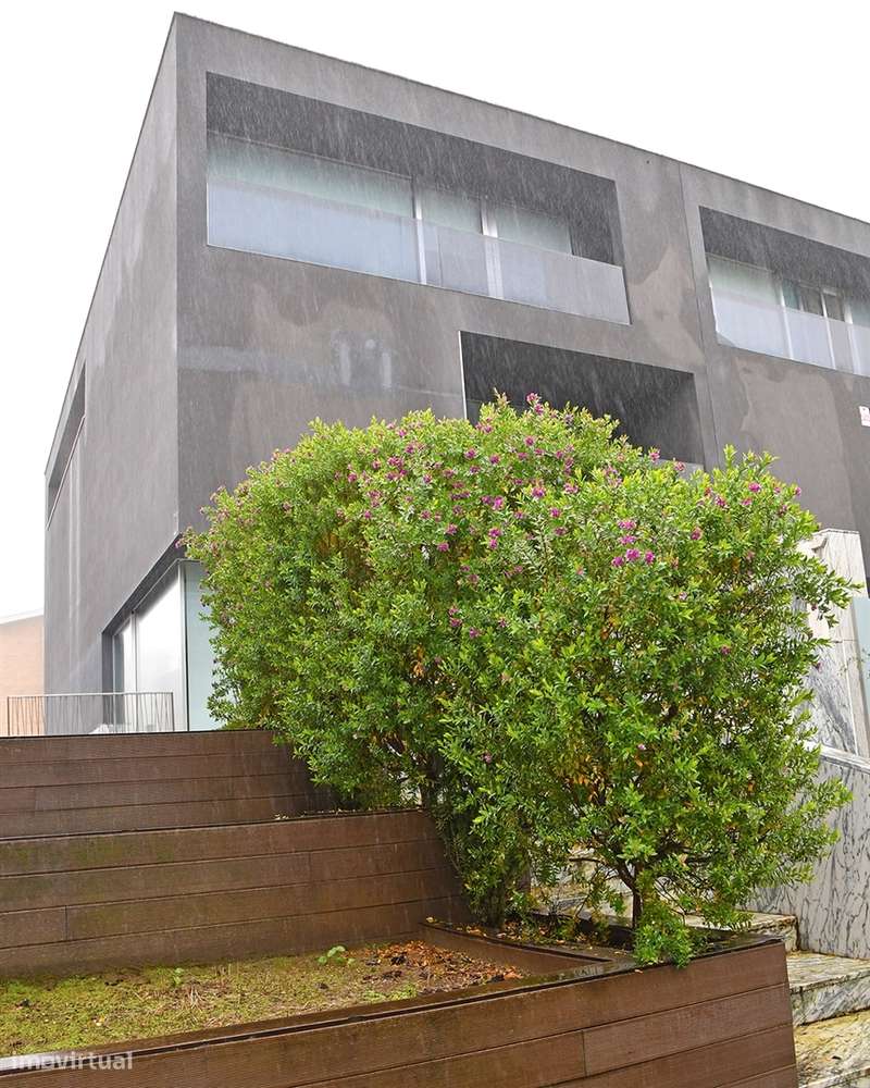 Moradia com 4 Suites jardim e piscina na Foz - Grande imagem: 2/52