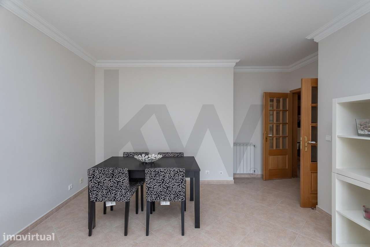 Apartamento T2 Espaçoso com Garagem e Arrecadação – Quinta das Amoreir-7