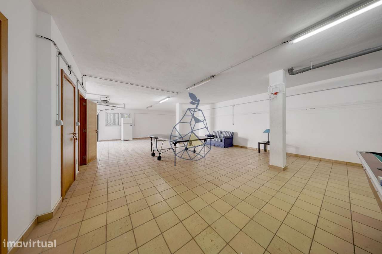 Moradia T5 com Piscina Privada, Jardim e 5 Suites em Montechoro, Albuf-59