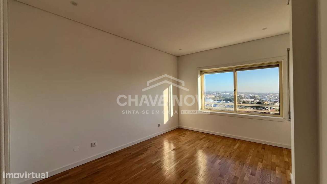 T2+1 Renovado na Madalena | Último Piso com Vista Mar e Box Privativa-10