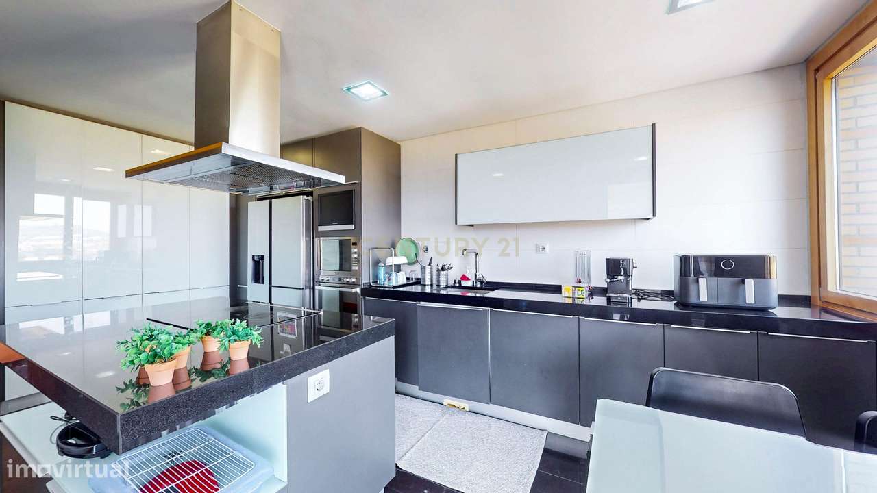 Apartamento T4 no Infantado de excelência, conforto e vista sobre a le-16