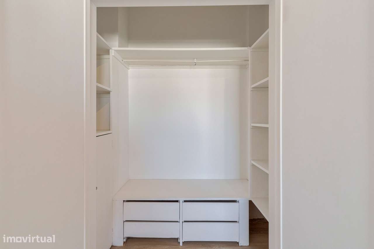 Apartamento T2 remodelado - Laranjeiro-15