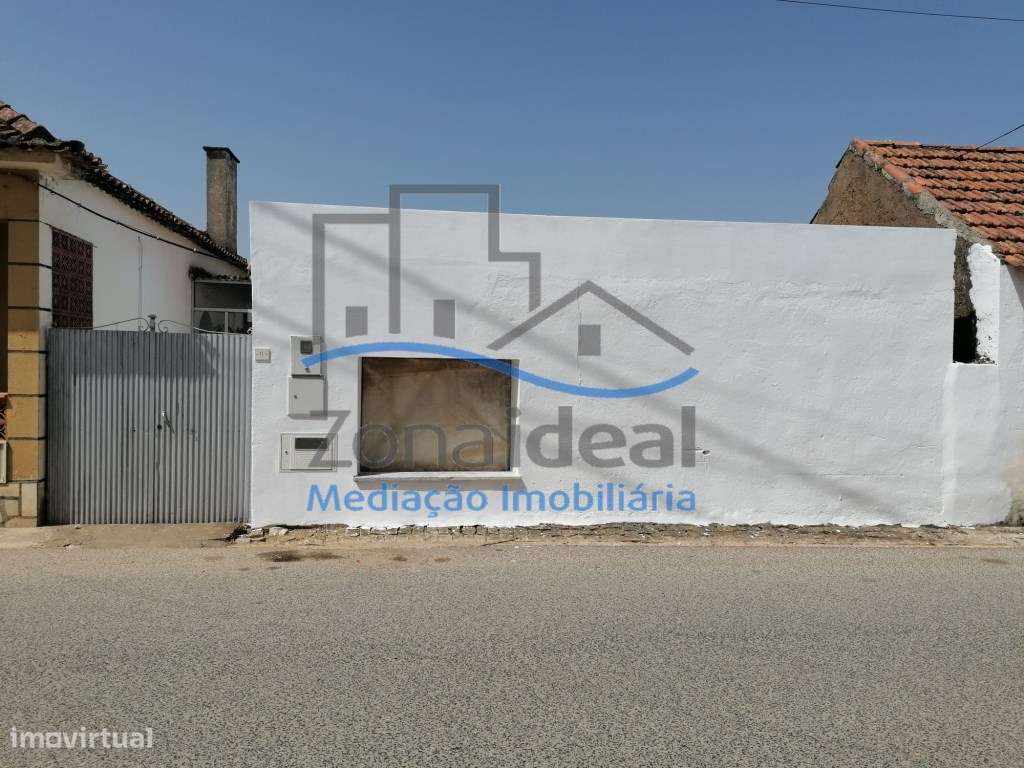 Moradia com quintal e terreno, localizada em Estribeiro, Abrigada, ...-15