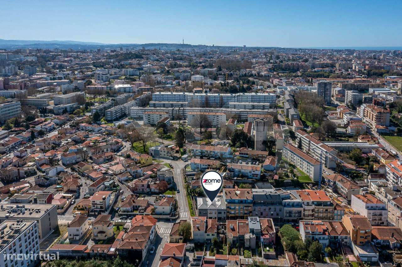 Moradia T3 com pátio, anexos e garagem em Paranhos - Porto-58