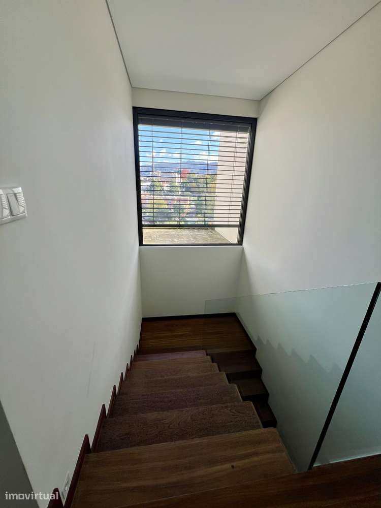 Vivenda T3 Isolada Espaçosa e Moderna na cidade de Santo Tirso - Grande imagem: 5/20