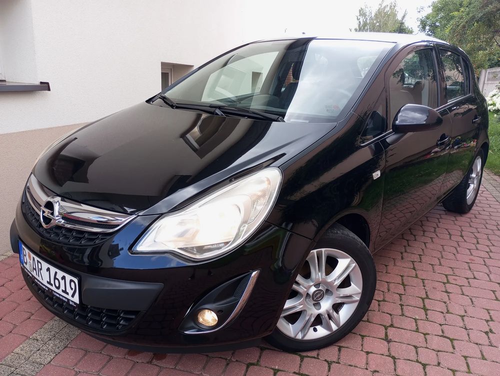 Opel Corsa D (2006-2014) 1.4 16V Cosmo 2011