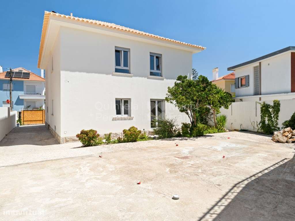 Moradia unifamiliar T4 com logradouro na Parede-22