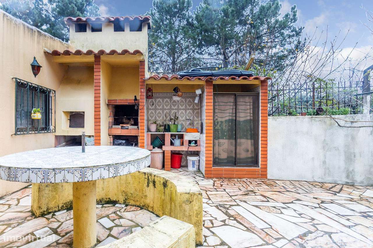 Moradia com características únicas na Aroeira-29