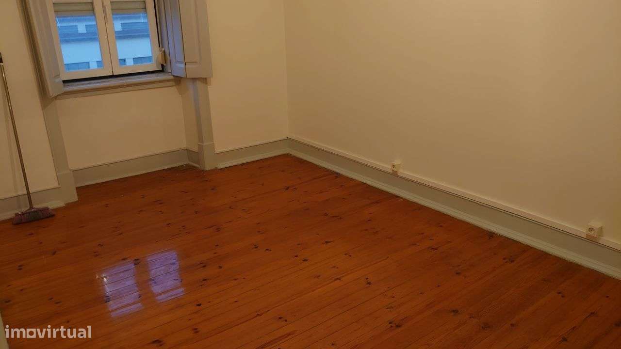 T4 remodelado R Angela Pinto junto Mercado Arroios-5