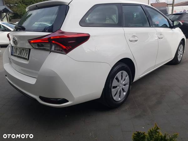 Toyota Auris 1.4 D-4D Active - 9