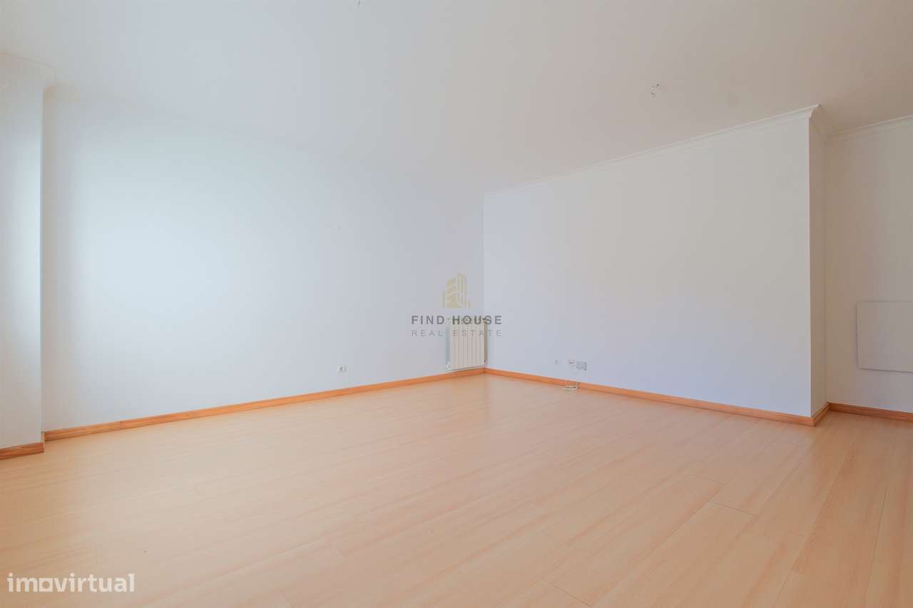 Vende-se T1 com garagem no Parque de São Domingos, em São Domingos de-7