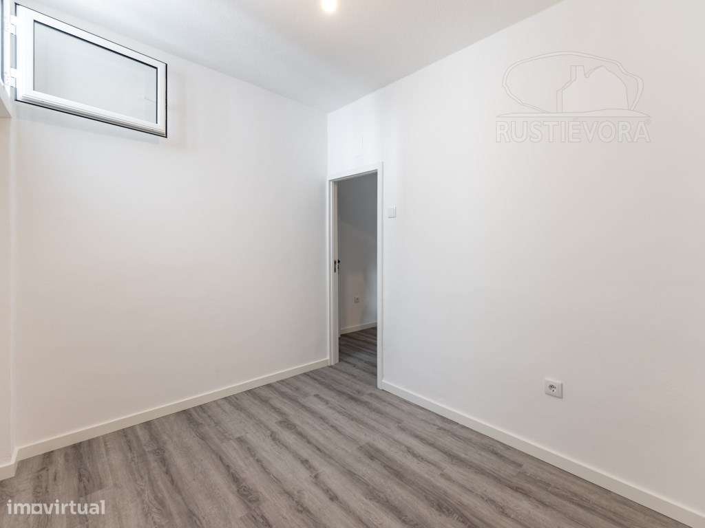 Apartamento de 1º andar com 3 assoalhadas e terraço-8