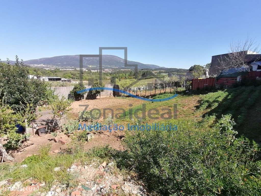 Moradia com quintal e terreno, localizada em Estribeiro, Abrigada, ...-17