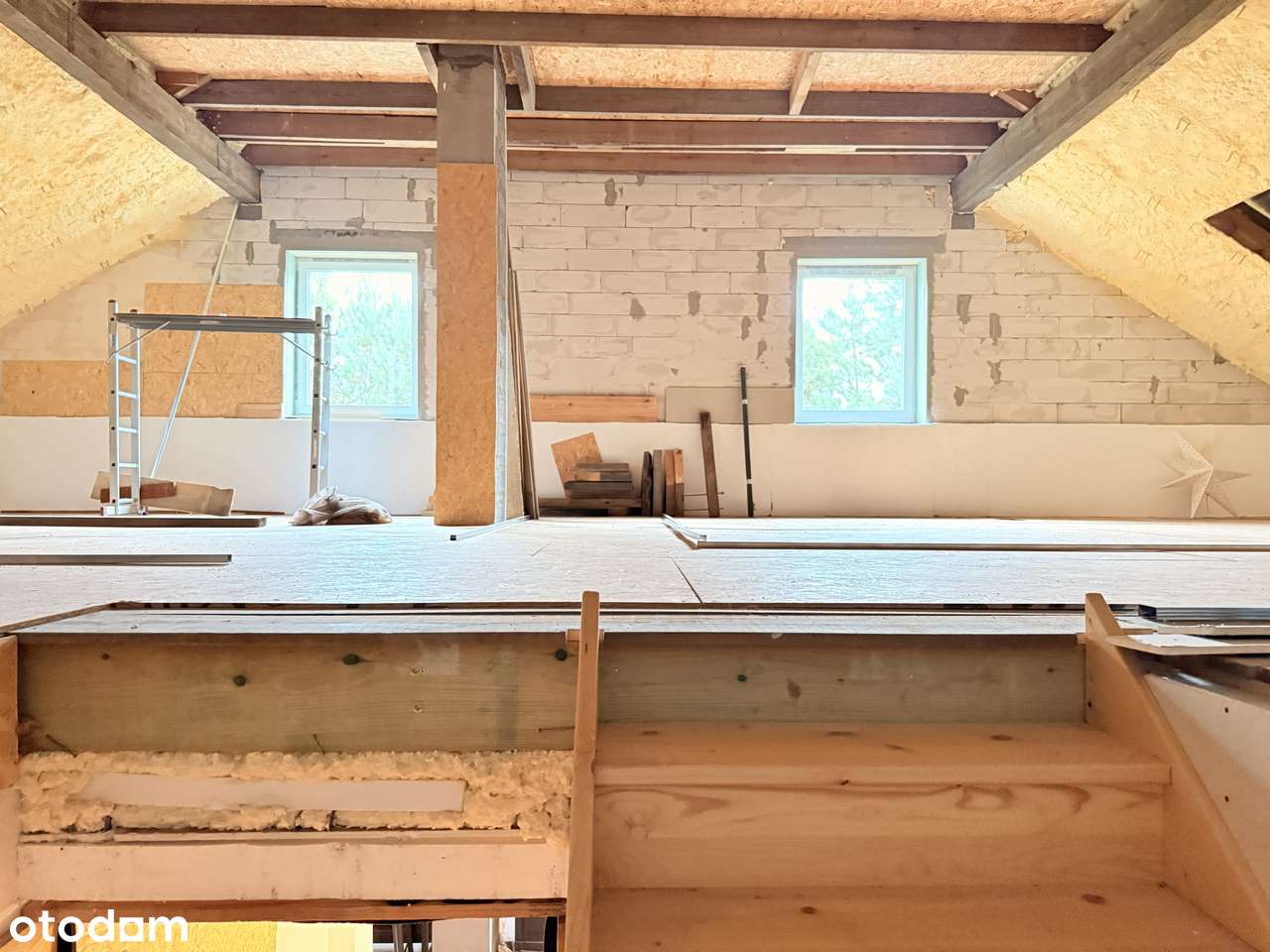 Bliźniak z garażem, dużą 800 m2 działką w  Nowinach-6