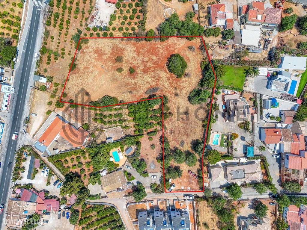 Terreno para construçäo de 8 moradias com piscina, cave e estaciona... - Grande imagem: 2/31