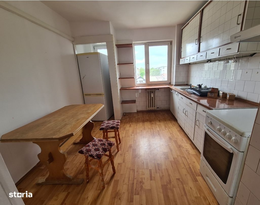 Apartament 3 camere decomandat, Zona Vlaicu