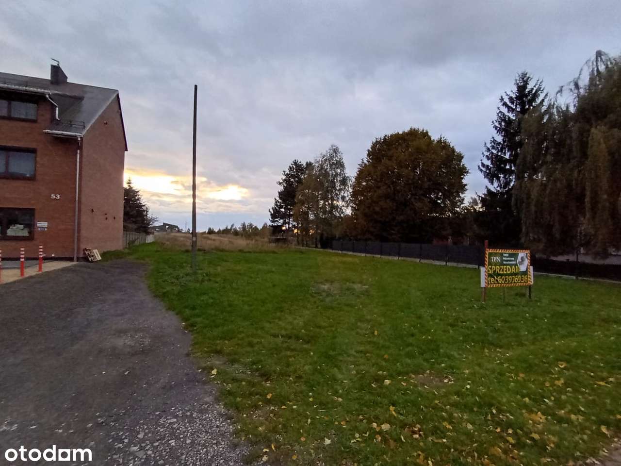 Dwie atrakcyjne działki  na sprzedaż-3