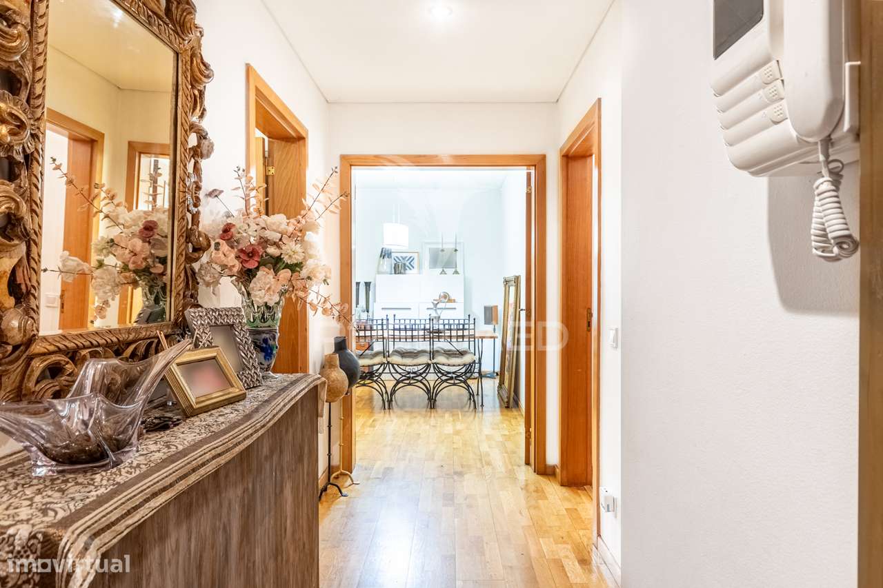 T3 com varanda soalheira e parqueamento junto às Torres de Lisboa —... - Grande imagem: 5/25