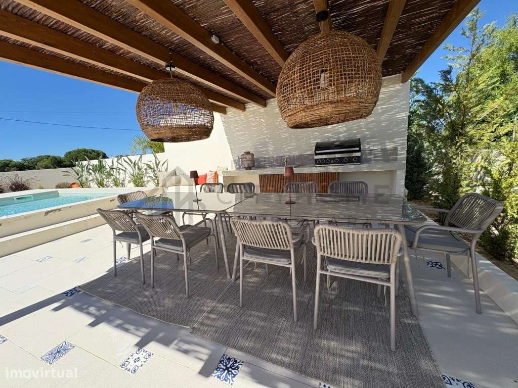 MORADIA DE CHARME COM 4 SUITES INDEPENDENTES E PISCINA-22