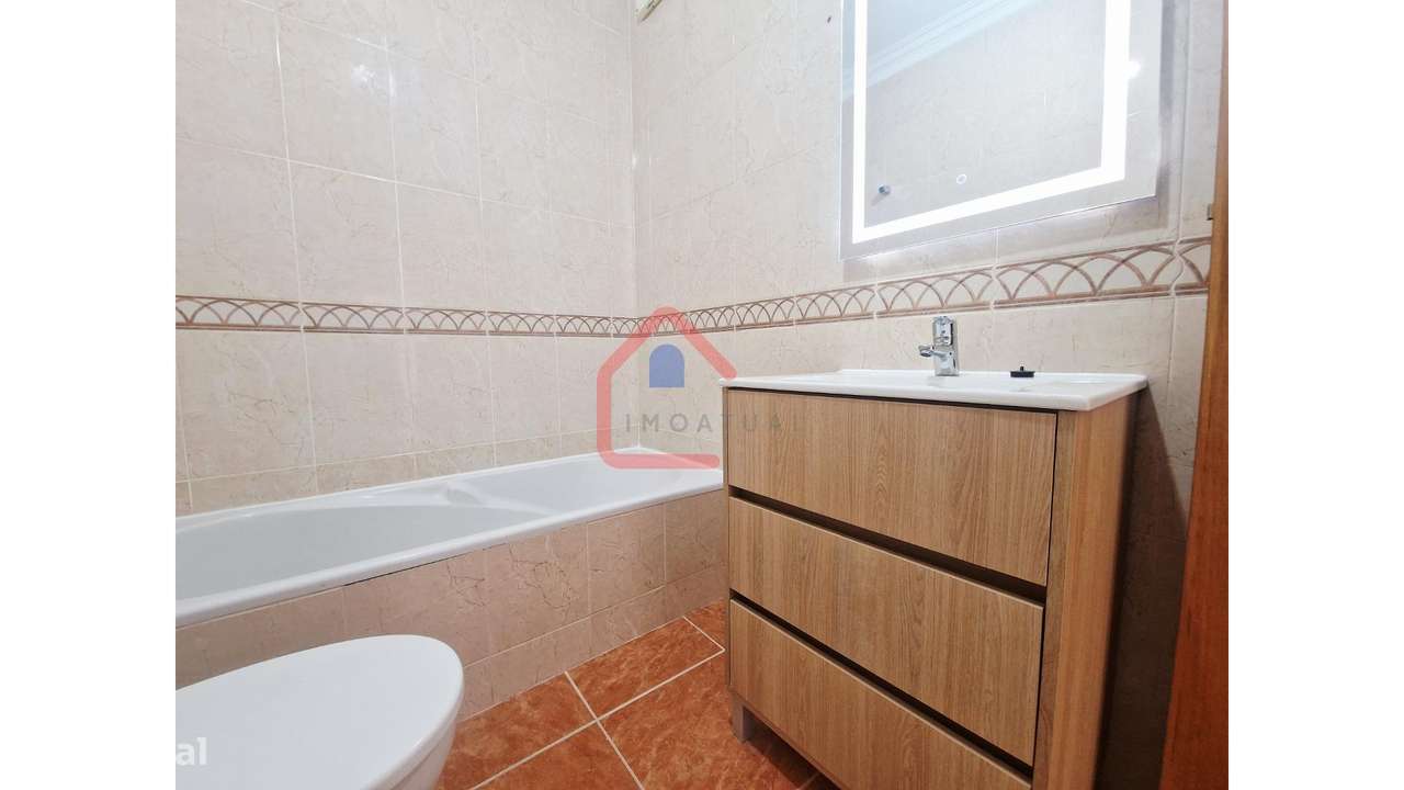 Apartamento T4 em  GAMBIA-PONTES-ALTO DA GUERRA-29