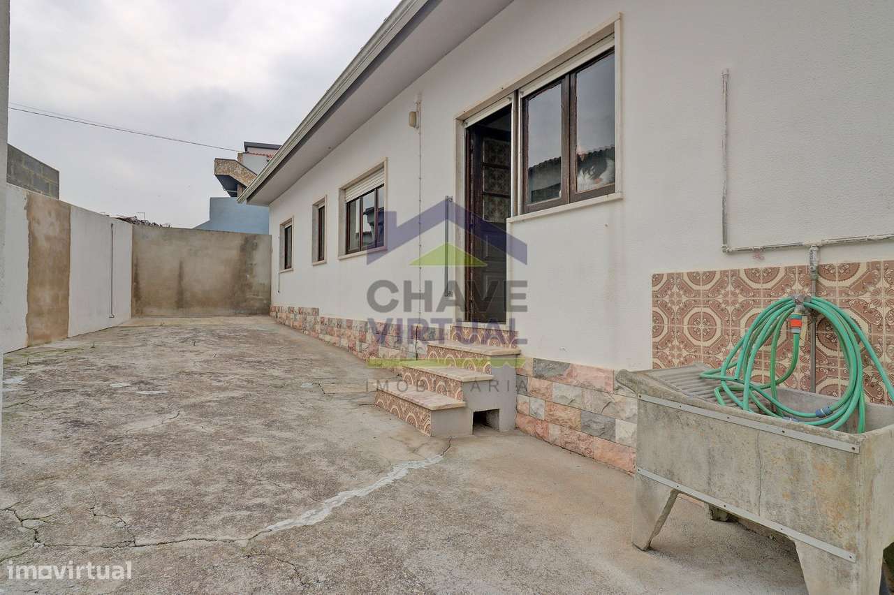 Moradia V3 com Terreno Urbano e Garagem - Seixal, Lourinhã-30