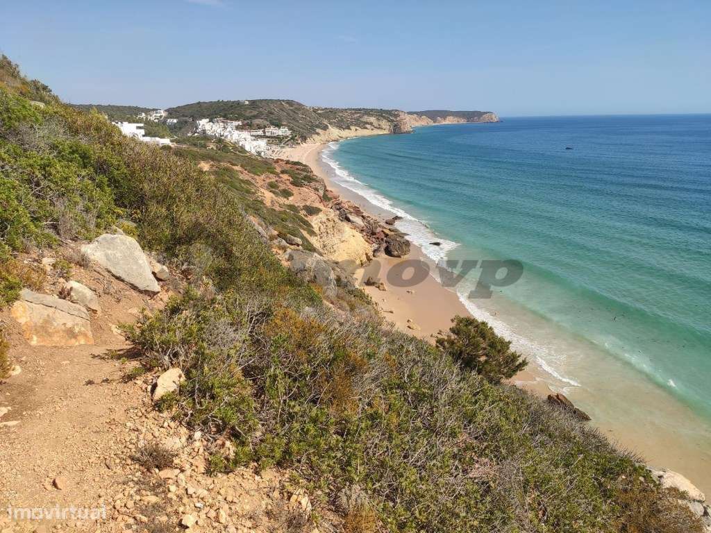 Moradia T3 com amplo terreno a 1,5 km da praia, Vila do Bispo-5