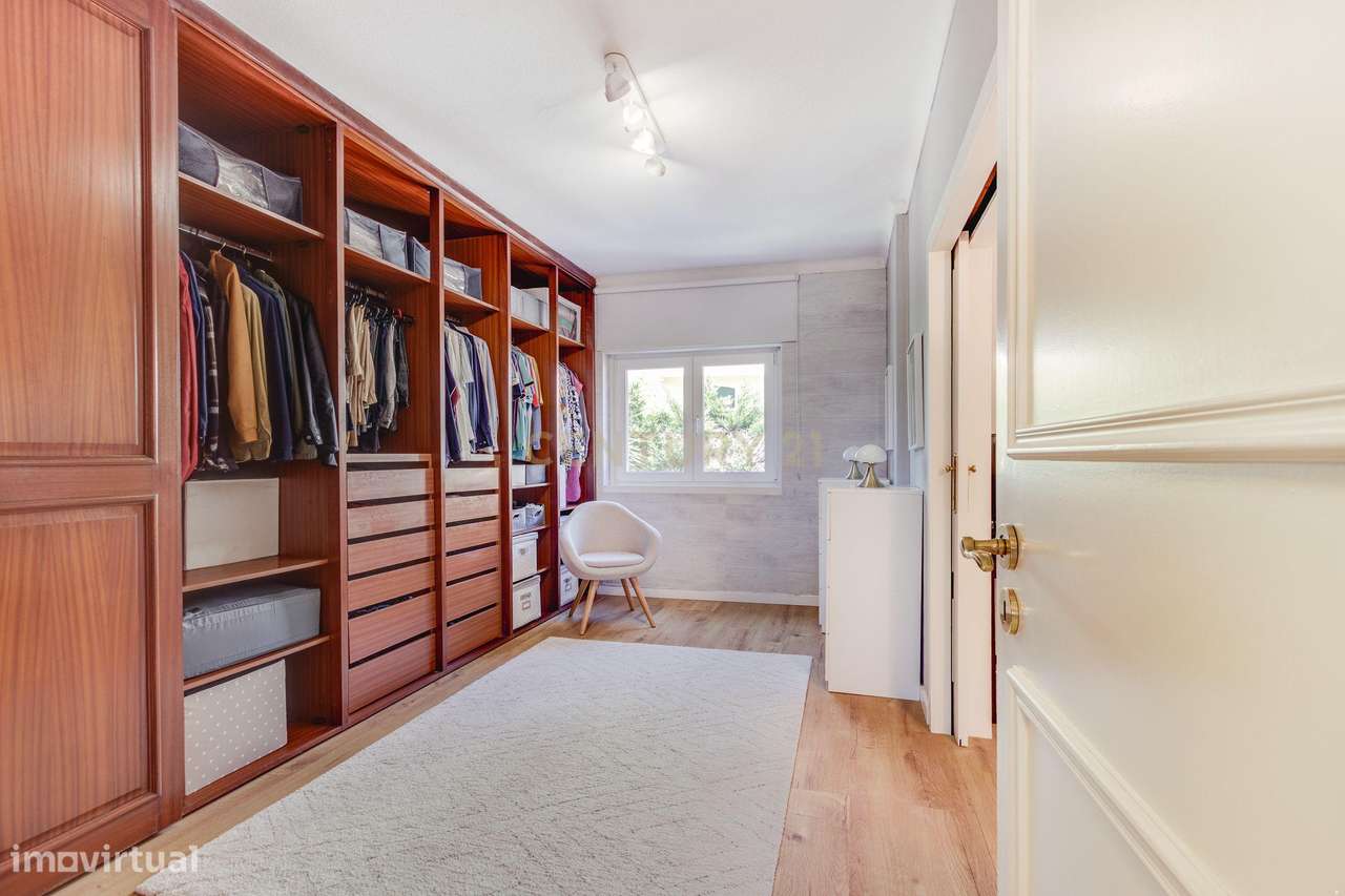 MORADIA T4 COM JARDIM E GARAGEM-24