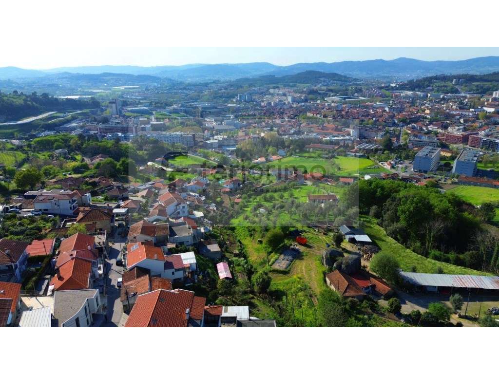 Moradia Geminada T3 com Vista Deslumbrante sobre Guimarães-57