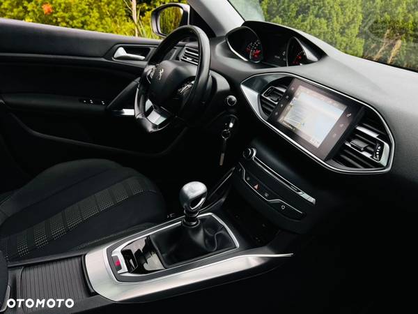 Peugeot 308 SW PureTech 130 Stop & Start Allure - 28