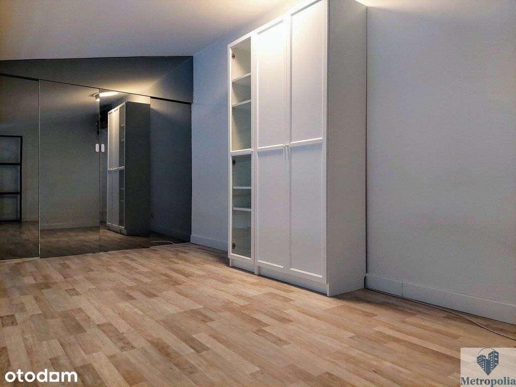 Nietuzinkowe lokum z antresolą i garderobą.-10