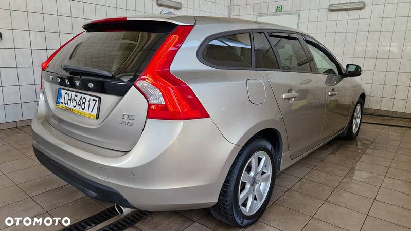 Volvo V60 D5 AWD R-Design Momentum - 5