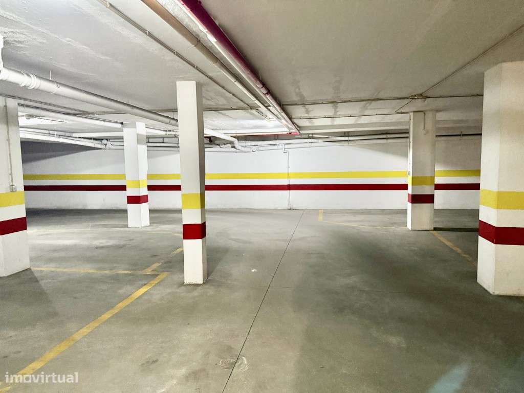 Apartamento T2 com parqueamento em Odivelas-9