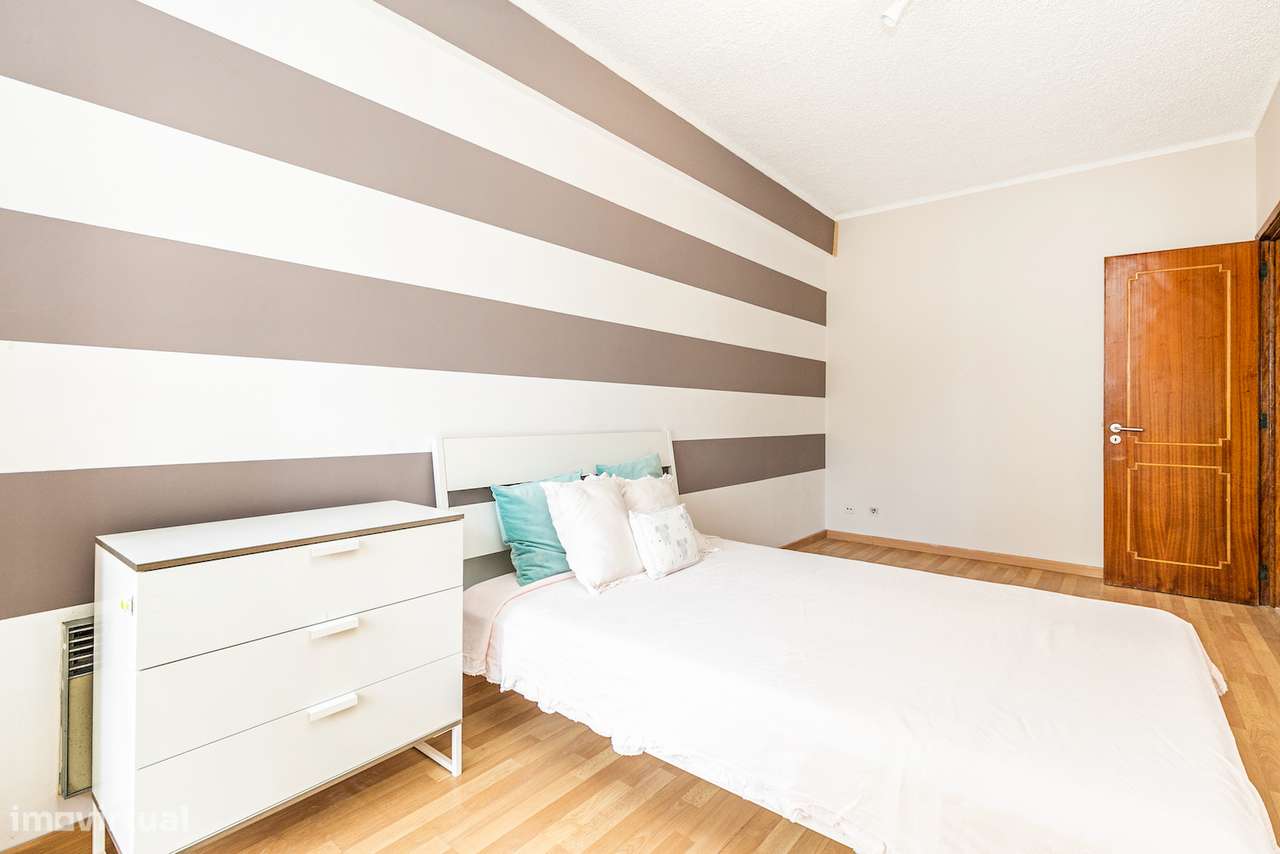 T3 com 3 varandas e garagem no centro de Lisboa–excelente investimento - Grande imagem: 4/27